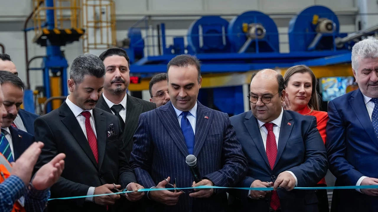 Sanayide yeni eşik: Bakan Mehmet Fatih Kacır SİMA Alüminyum’da yeni üretim hattının açılışını yaptı