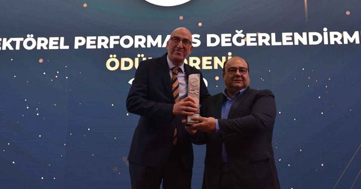 Sima Alüminyum olarak Başkanımıza ödül takdimi